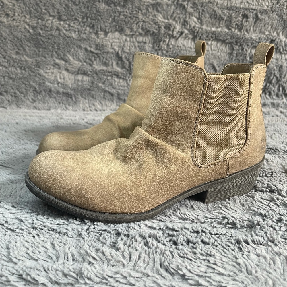 Billabong ankle boots!